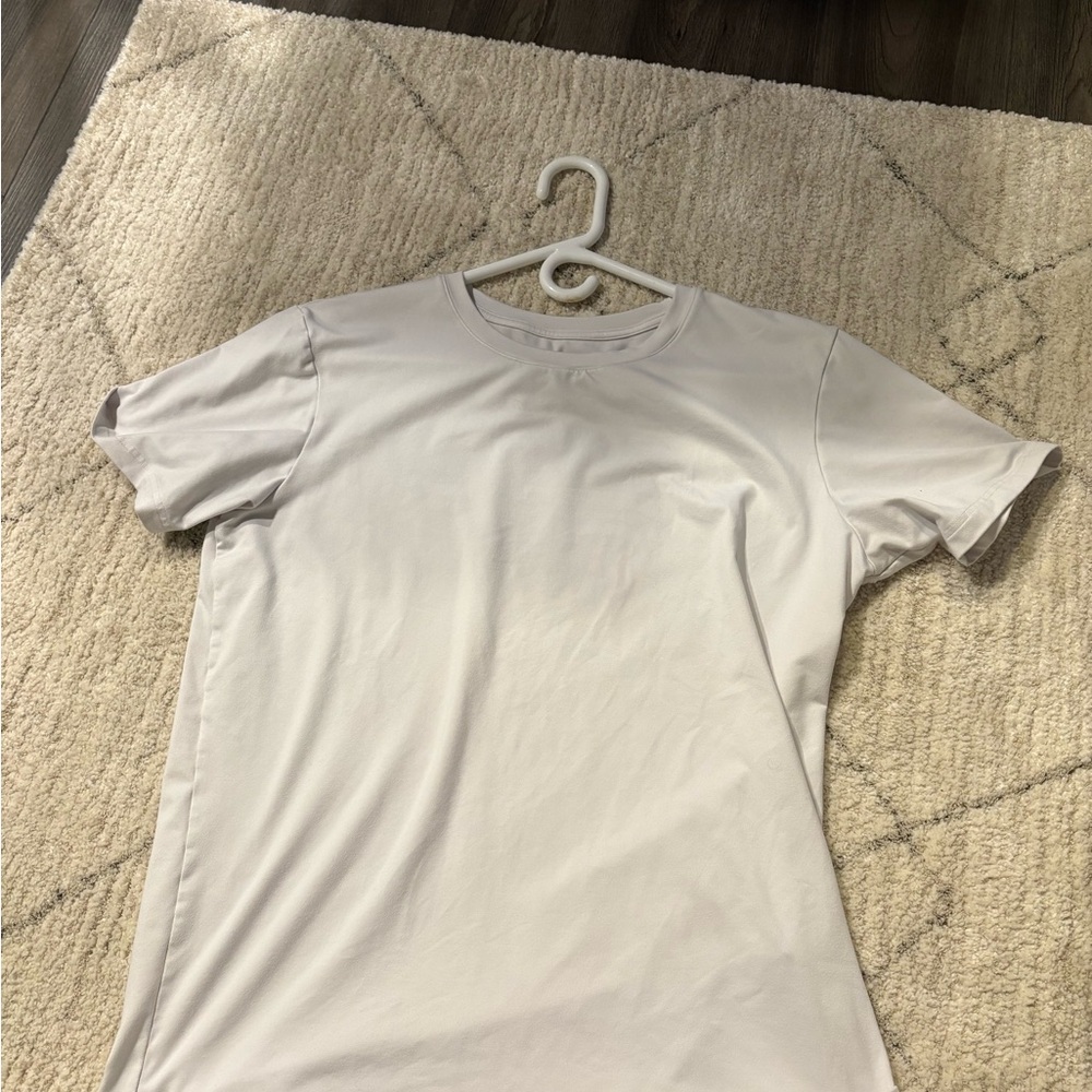 ALO Yoga Light Gray Short Sleeve Tee